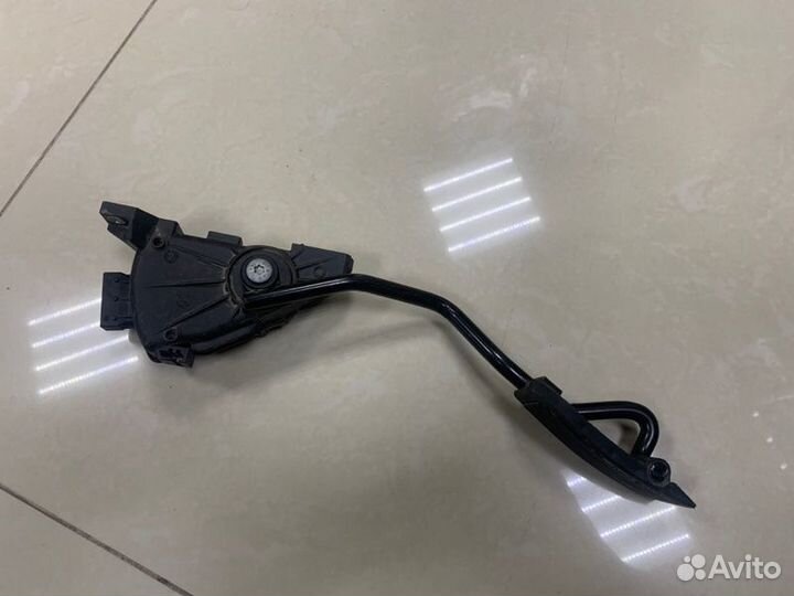 Педаль газа Nissan Almera N16 QG15DE 2005