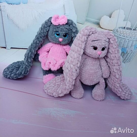 Вязаные игрушки ручной работы зайка