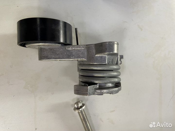 Ролик в сборе с натяжитилем Swag на бмв