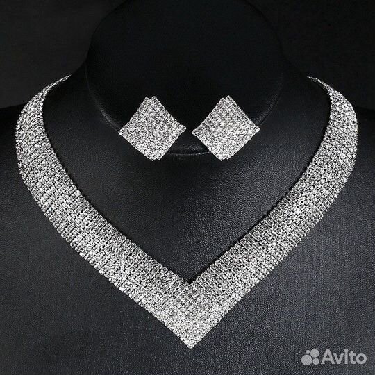 Комплект колье, браслет и серьги из стекла