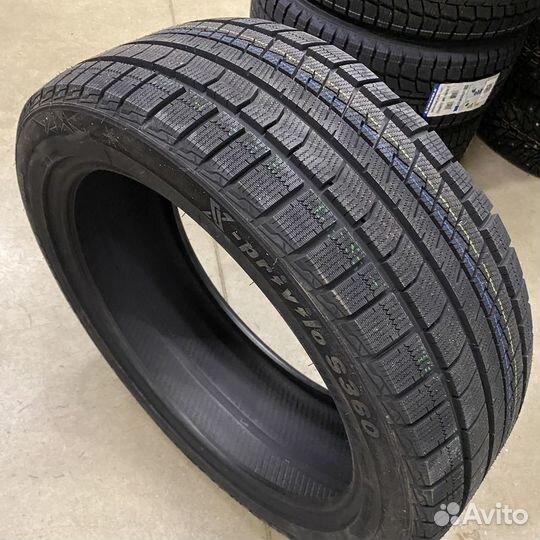 Tracmax X-Privilo S360 275/40 R22 107