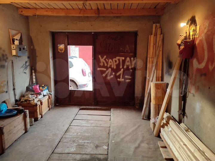 Гараж, > 30 м²