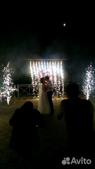 Тяжёлый дым, конфетти, пиротехника