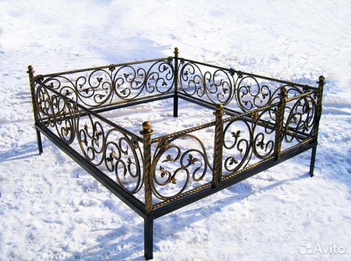 Оградки на кладбище стол лавка надгробия кресты