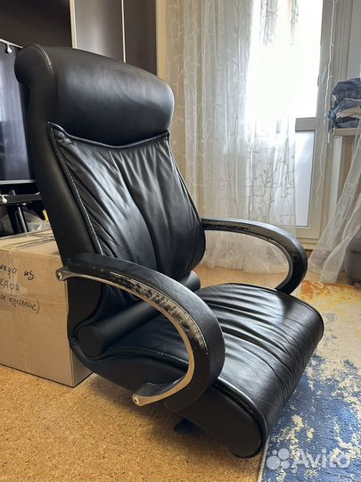 Кожаное кресло бу