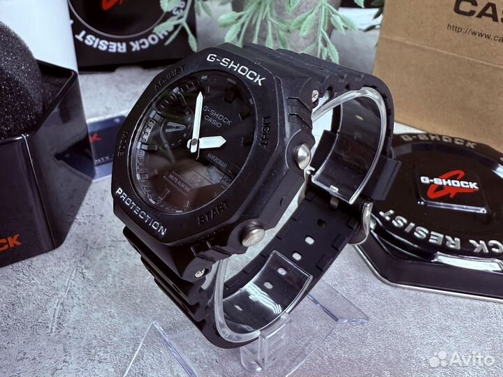 Часы Casio G-Shock GA-2100 / черно-белые