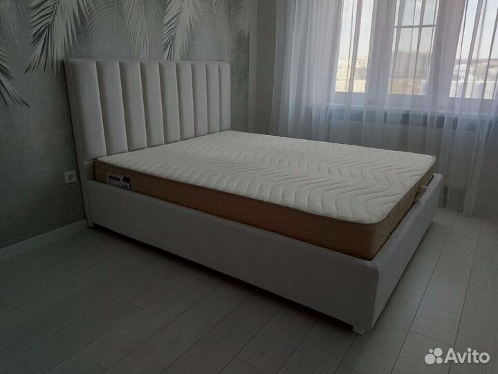 Кровать с изголовьем