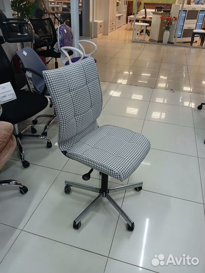 Компьютерное кресло без подлокотников