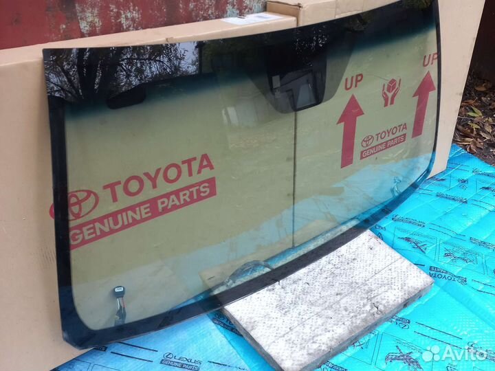 Тойота LC200 стекло лобовое 56101-6A965