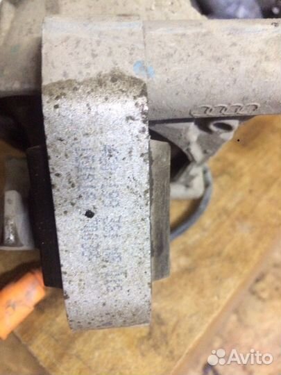 Подушка двигателя