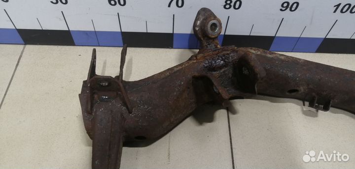 Рычаг задний нижний левый Avensis II 2003-2008