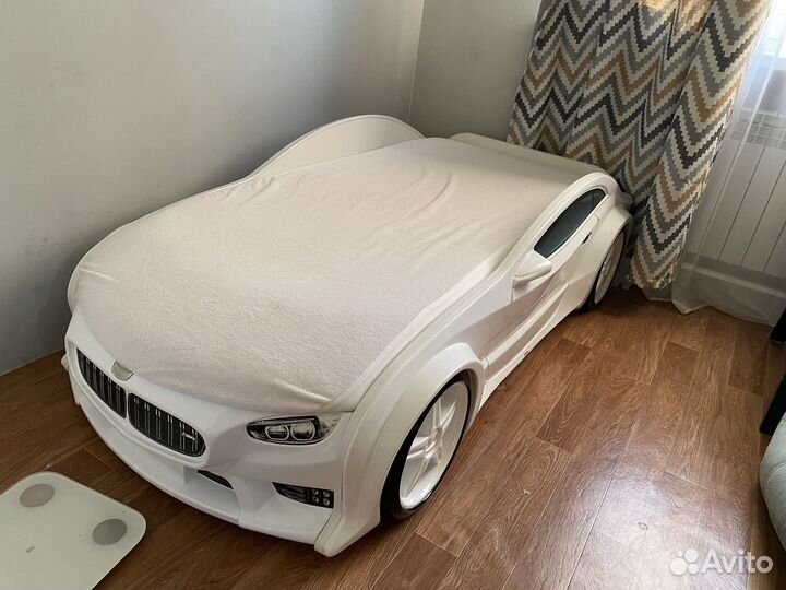 Детская кровать машина