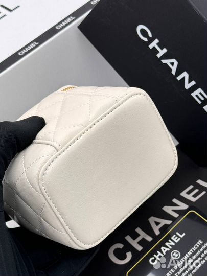 Сумка косметичка Chanel цепочка-ремень белая