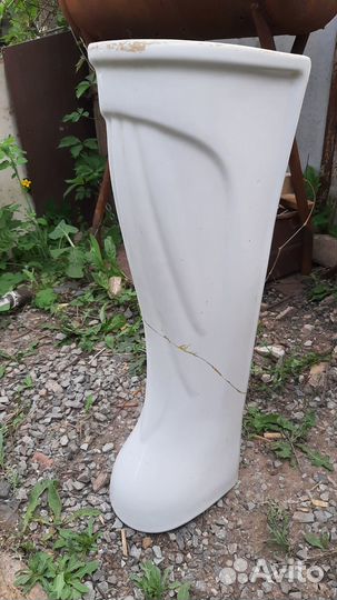 Раковина с ногой