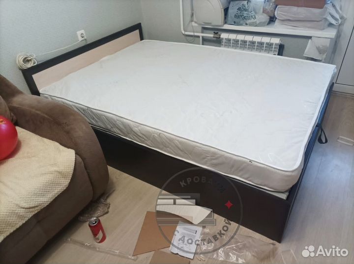 Кровать с матрасом