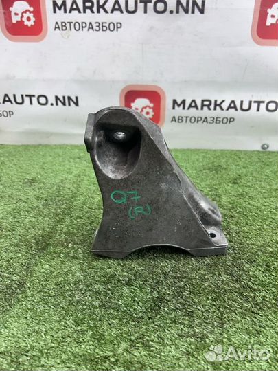 Кронштейн двигателя правый Audi Q7 4L 3.0 дизель