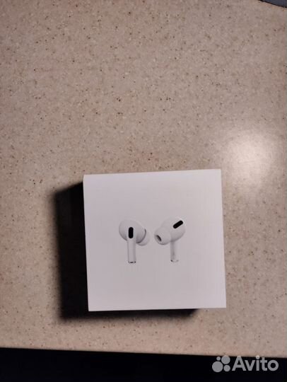 Apple AirPods Pro (MWP22RU/A) белый