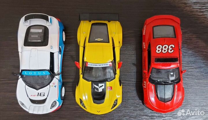 Инерционная машинка kinsmart 1:36