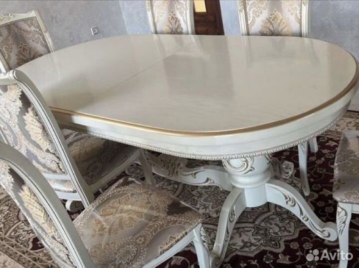 Стол со стульями