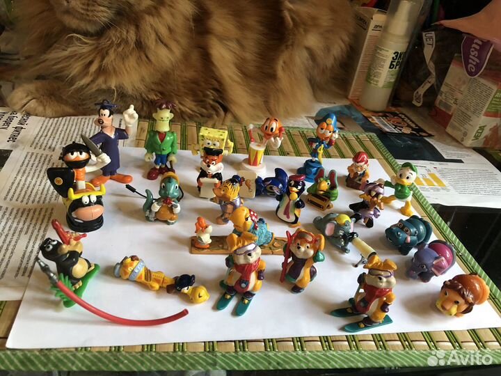 Киндер сюрпризы разные и другие фигурки