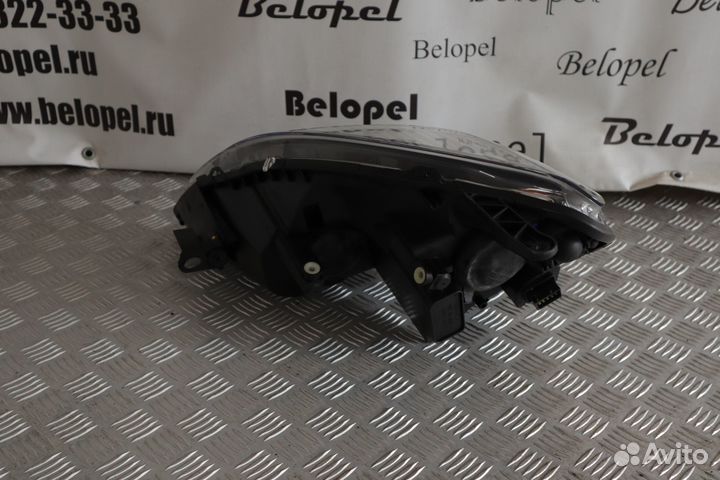 Фара Opel Zafira B