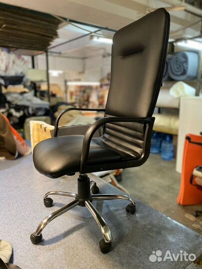 Офисное кресло
