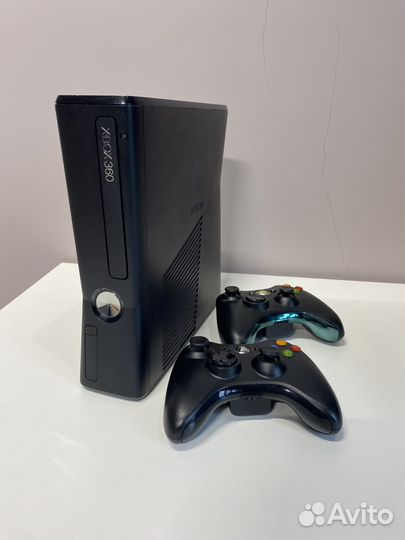 Xbox 360 S + 2 джойстика