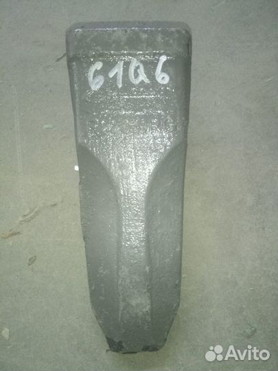 Зуб ковша экскаватора Hyundai 200W-7