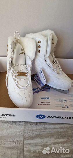 Коньки ледовые женские