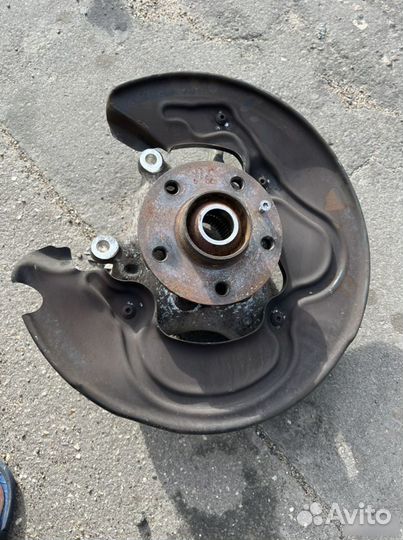 Audi a8d4 задний кулак левый