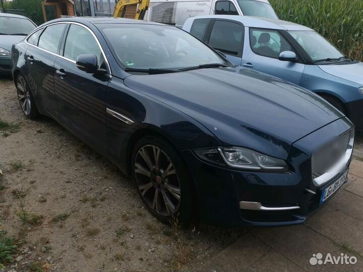 В разборе Jaguar Xj X351