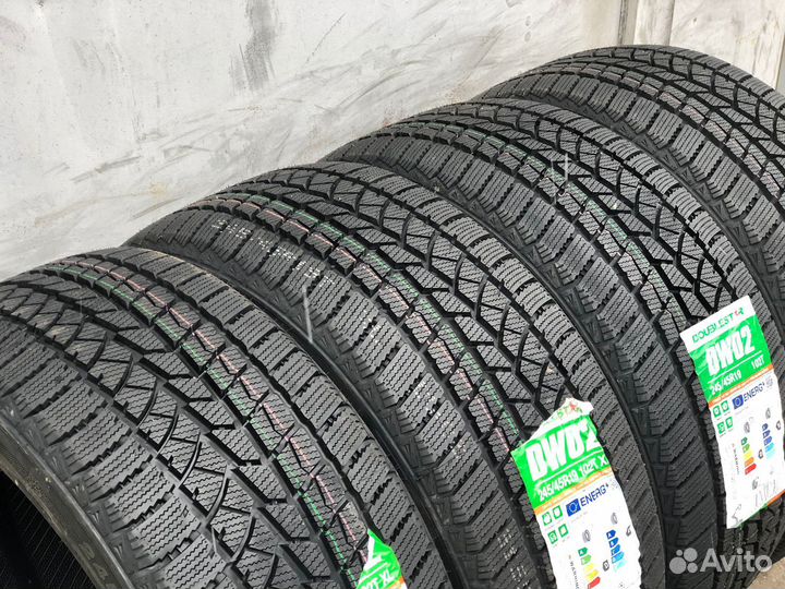 DoubleStar DW02 245/45 R19 102T