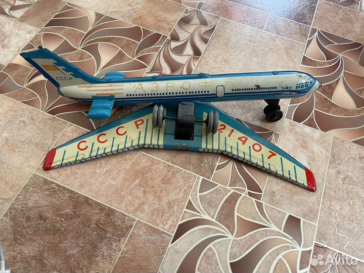 Игрушка самолёт ил-62 советский