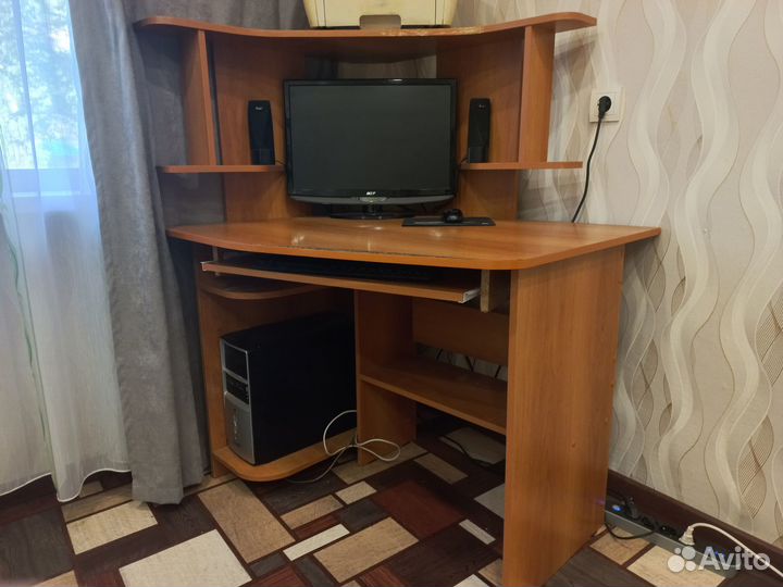 Компьютерный стол