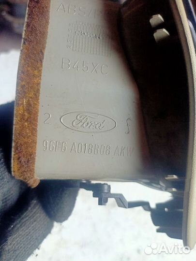 Дефлектор воздушный левый правый Ford Fiesta 4