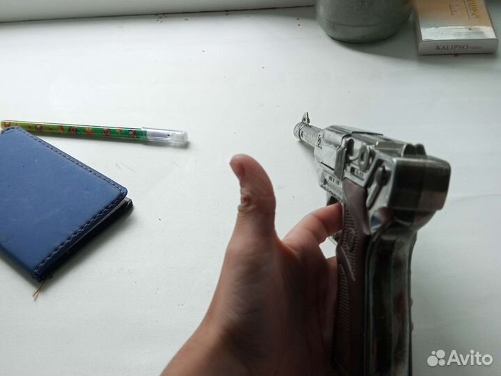 Пистолет на пистонах железный