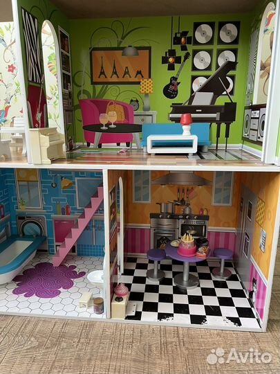 Кукольный домик с мебелью бу