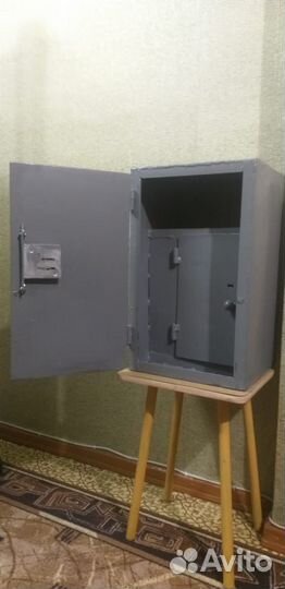 Сейф металлический