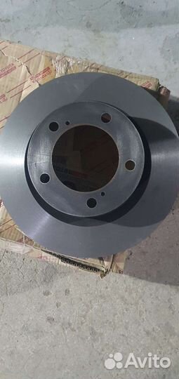 Передние тормозные диски, колодки