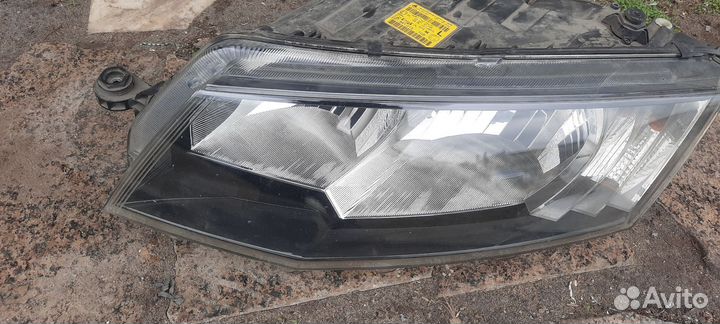 Фара передняя левая на skoda3 octavia a7