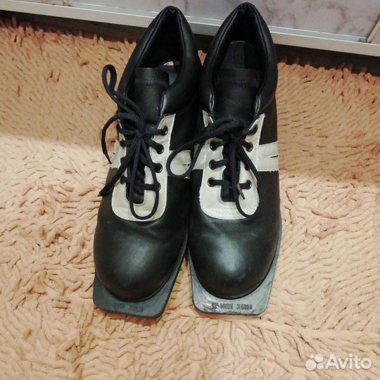 Лыжные ботинки