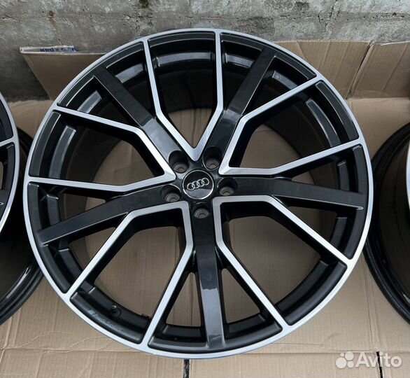 Audi Q7 SQ7 Q8 SQ8 RSQ8 R22 оригинал 4M8601025Q