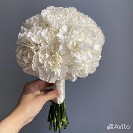 Свадебный букет невесты белая гвоздика