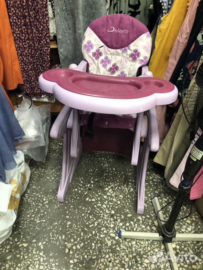 Детский столик и стульчик для кормления