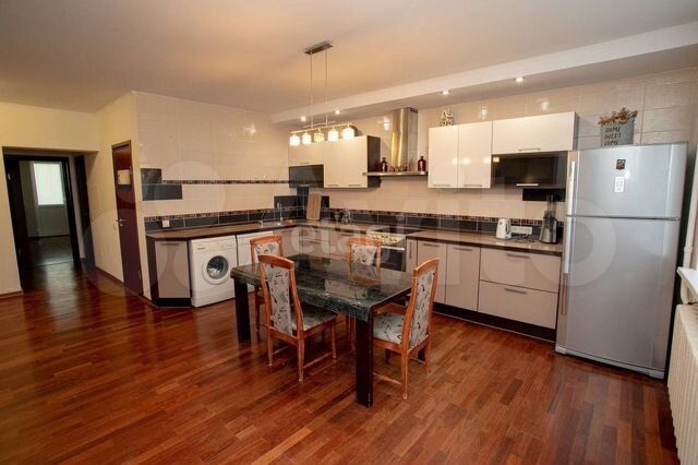 2-к. квартира, 87 м², 9/9 эт.