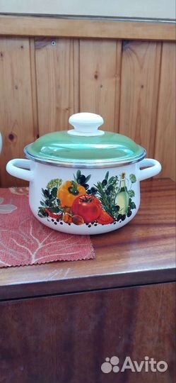 Кастрюля эмалированная новая 2л есть 2шт разные