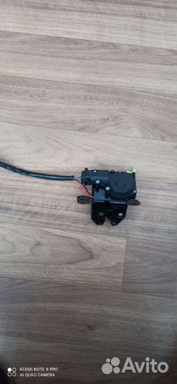 Замок багажника geely atlas