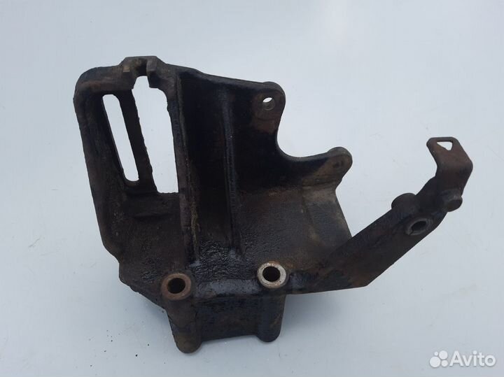 Кронштейн гидроусилителя Mitsubishi Galant 8