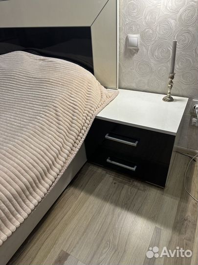 Спальный гарнитур