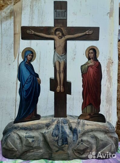 Старинные иконы. Резное 